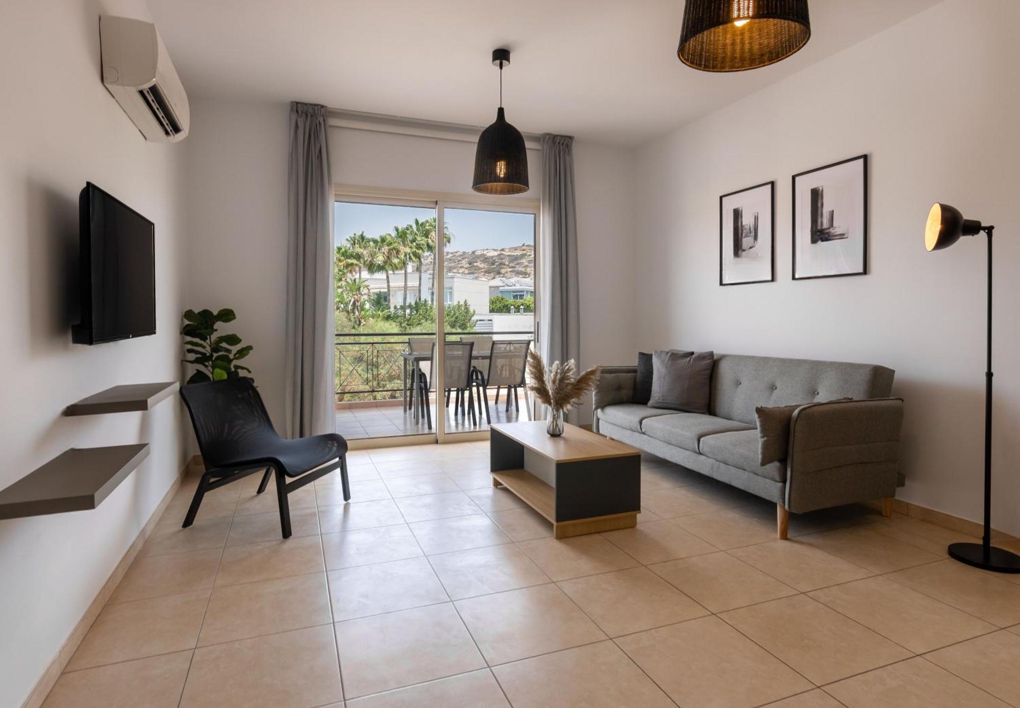 Phaedrus Living Pyrgos Seaside Flat *